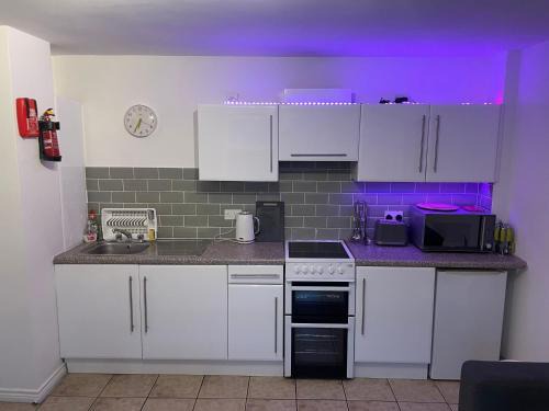 Drumacrin Apartment | Ground Floor Deluxe Seaside Apartment With Patio & Private Entrance, marine court