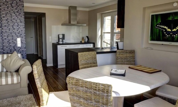 Lemkenhafen Apartment | Ground floor flat with a view of the marina