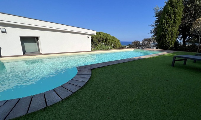 Cavalaire-sur-Mer Villa | Ground floor villa with private pool