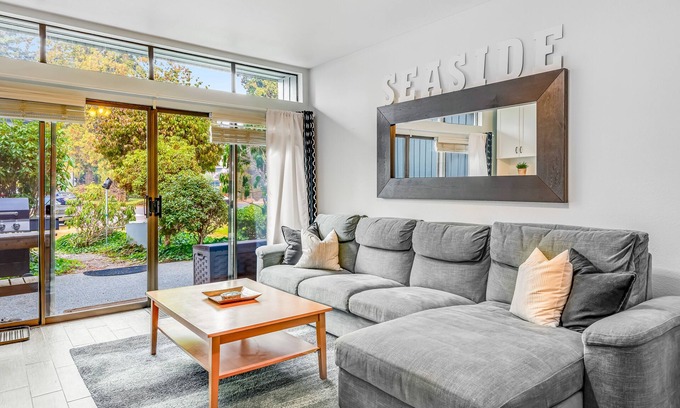 Birch Bay Condo | Ground-floor garden condo with indoor pool, hot tub, tennis & racquetball