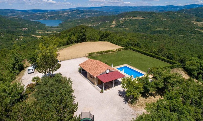 Kircija House | Ground floor house with beautiful panoramic view of the lake Butoniga