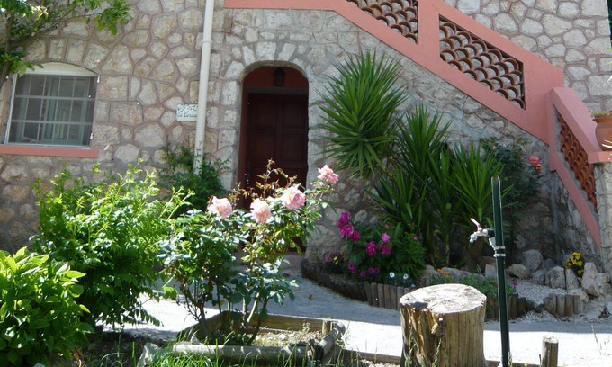 Saint-Jeannet Villa | Ground floor in character villa