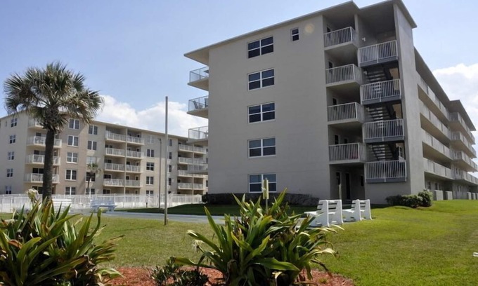 New Smyrna Beach Condo | Ground Floor! Keep your toys and fishing gear on the patio!
