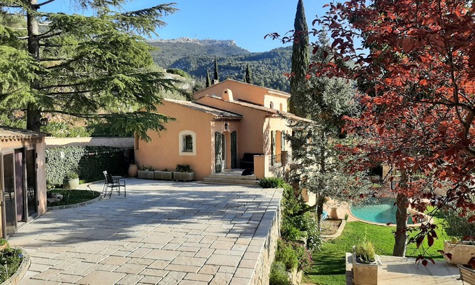 Toulon Other | Ground floor, pool, pool house, close to the beach - sleeps 3 - Air-conditioned