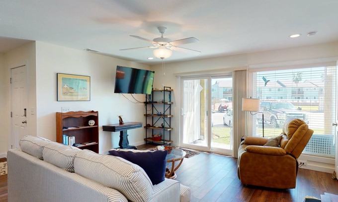 Port Aransas Condo | Ground Floor, Shared Pool, Hot Tub, Near Marina and Ferry, Pet Friendly