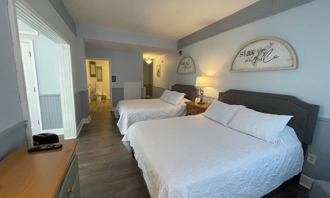 Frankford Bed & Breakfast | Ground floor, Two queen Beds - Room 6 The Inn at Dirickson Creek