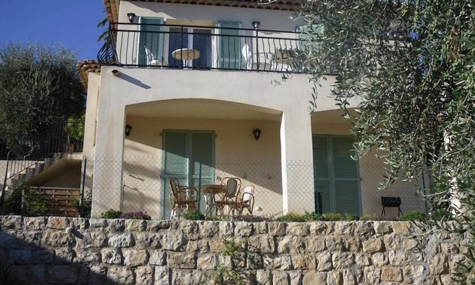 Grasse Apartment | Ground floor villa for 3 people