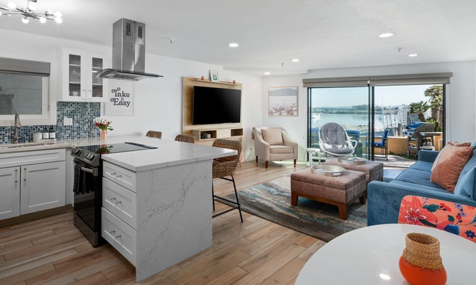 South Mission Beach Condo | Ground Flr Bayfront Condo w/Private Outdoor Space