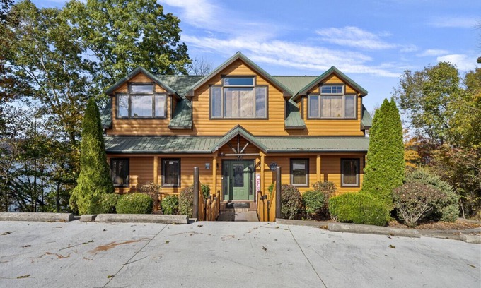 Scottsville House | Group Gather 3 Level Cabin overlooking lake, game, private hot tub, w/d, 2 decks