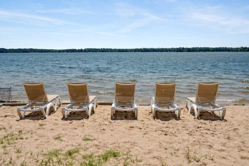 Mayfield Apartment | Group Getaway - 5 Lodges Together by Fife Lake