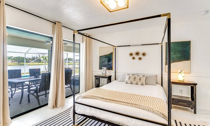 Port Charlotte - Charlotte Harbor Cottage | Group Getaway: Luxe Lakeside Gem in Port Charlotte