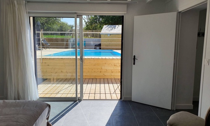 Bricqueville-sur-Mer Villa | Group gîte with swimming pool and sauna between land and sea