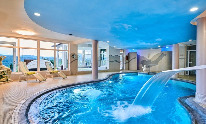 Kollnburg House | Group house MeiZeit 18 persons - dogs allowed - outdoor pool - Bavarian Forest