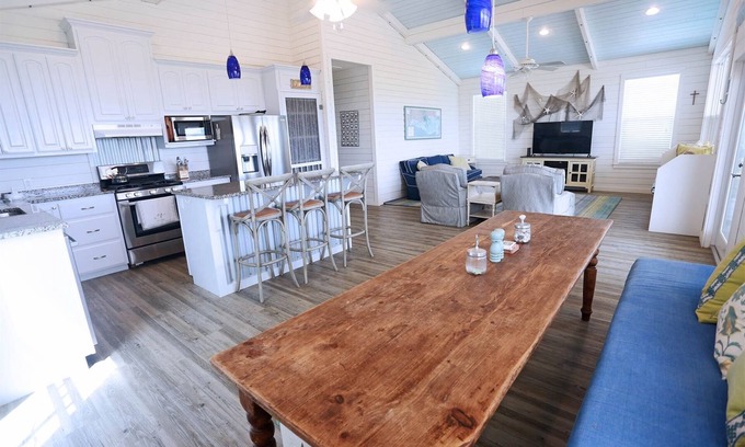Grand Isle House | Group Therapy - Easy Beach Access - Island Realty