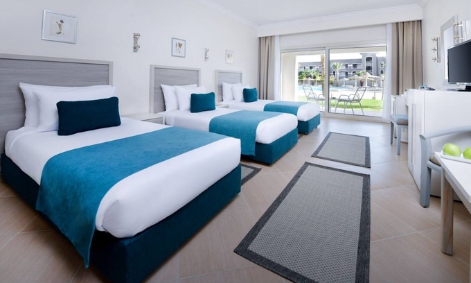 Soma Bay Hotel | Group Vacation in 4 Rooms| Pools, Spa & Oceanfront Fun Included