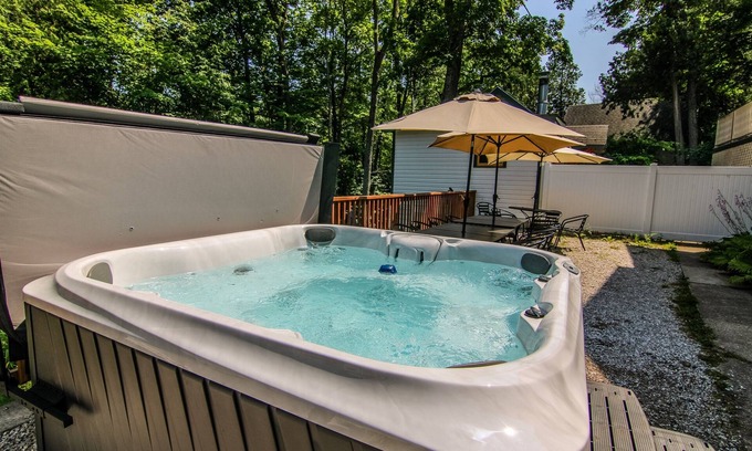 Ephraim House | Groups! HotTub! Huge Yard! Bikes/Kayaks/Games!