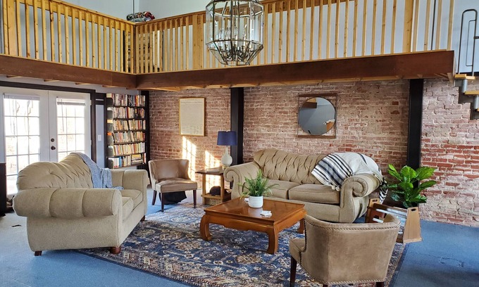 Dexter House | Grouse Valley Lodge perfect for large groups. 50 minutes from Pioneer Woman.