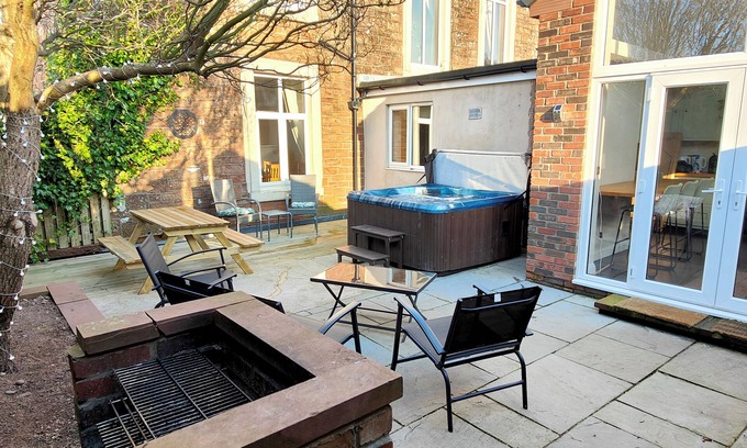 Egremont Cottage | GROVE HOUSE, pet friendly, with hot tub in Egremont, Cumbria