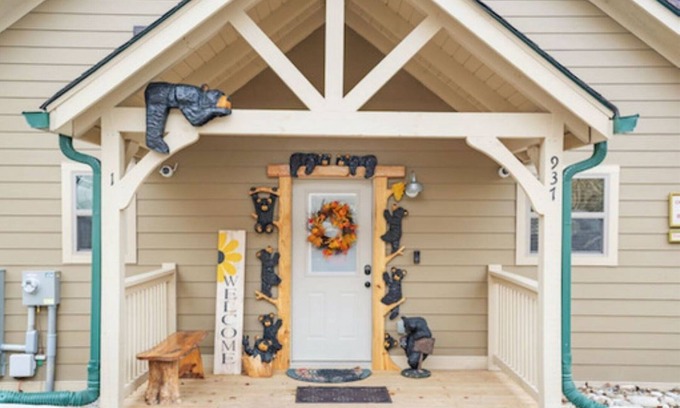 Pigeon Forge Cabin | Grumpy Grizzly | 2 Bed, 2 Bath