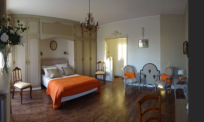 Montlouis-sur-Loire House | Guest bedroom, shower room and toilet, separate entrance
