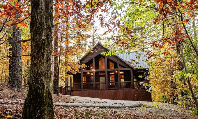Broken Bow Cabin | Guest favorite tucked back cozy cabin