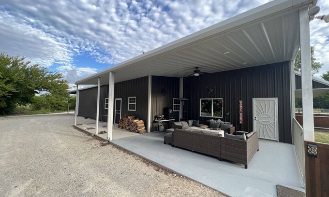Graham House | Guest Home on Lake Godstone