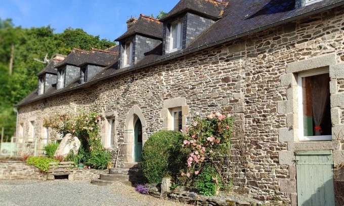 Plevin House | Guest House '2 Chambres Chez Alex Et Michel' with Shared Terrace, Shared Garden and Wi-Fi