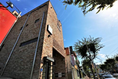 Downtown House | Guest House Brick
