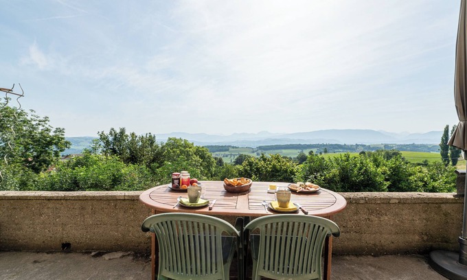 Moye House | Guest House 'Chambre Verte' with Mountain View, Private Terrace and Shared Garden