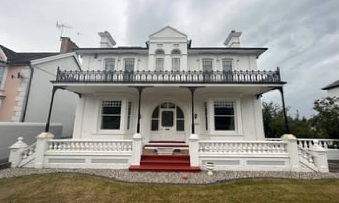 Aberaeron House | Guest house full of character, central location. 5 min walk to the beach