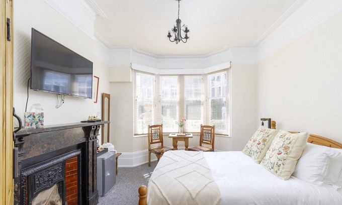 Kemptown Apartment | Guest House in Brighton near Iconic Beach