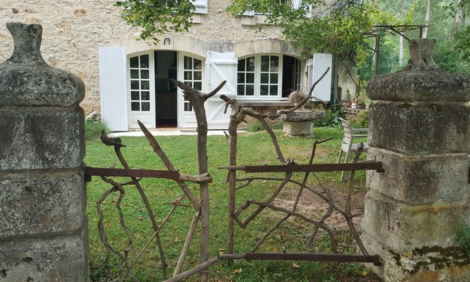 Florimont-Gaumier House | Guest house La Rivière Assoiffée
