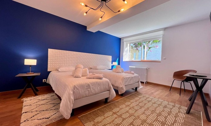 Eymet House | Guest House 'La Chambre Bleue' with Shared Terrace, Shared Garden and Wi-Fi