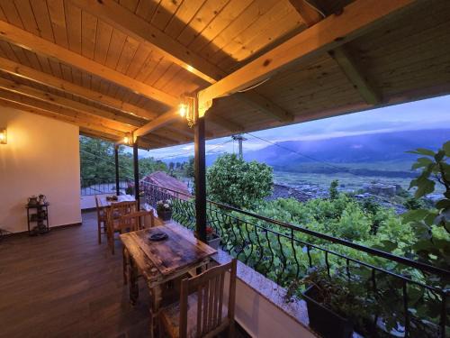 Gjirokaster House | Guest house Loloçi
