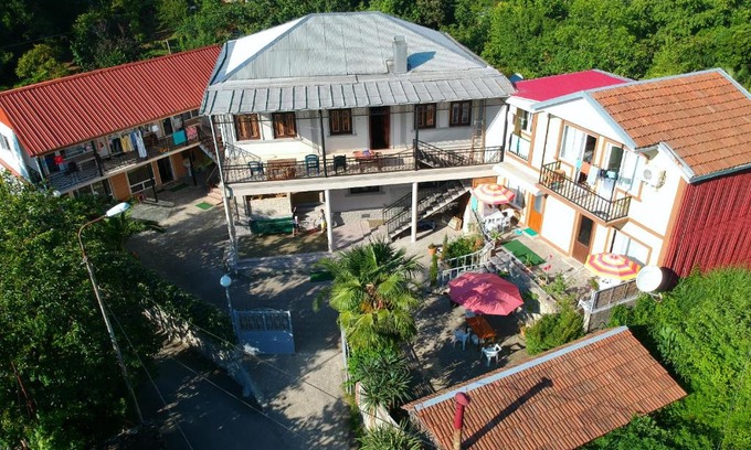 Makhinjauri House | Guest House Nino