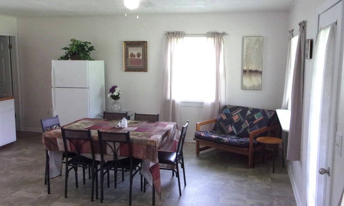 Centerville House | Guest House on Beautiful Cane Creek - State Parks and Tennessee River Nearby