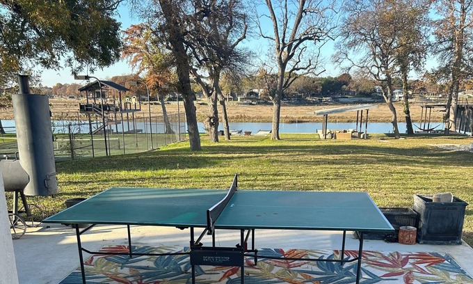 Seguin House | Guest House on Lake McQueeney with Hot Tub/Grill/Fire Pit