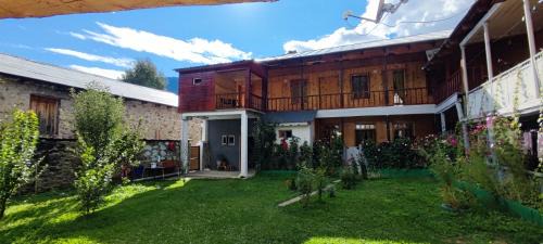 Mazeri House | Guest House Waterfall