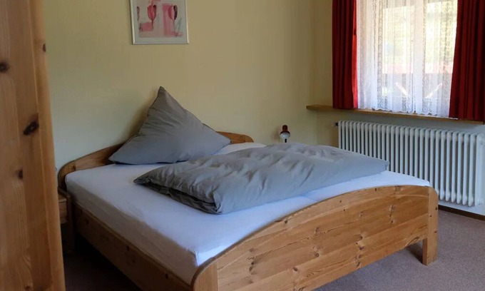 Gutach Apartment | Guest room spruce with toilet and shower