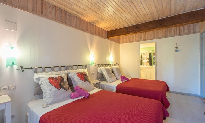 Marennes Bed & Breakfast | Guest Room 'Coup De Cœur' with Shared Terrace, Private Garden, and Wi-Fi
