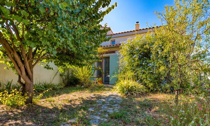 Lunel-Viel Bed & Breakfast | Guest Room 'Cantegrel 1st Floor for 1 to 5' with Shared Terrace, Shared Garden and Wi-Fi