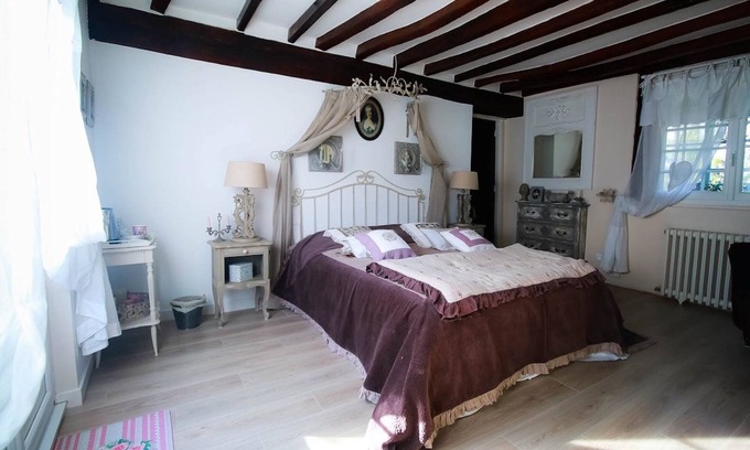 Suzay Bed & Breakfast | Guest Room "Marie Antoinette" with Breakfast, Pool, Private Terrace and Wi-Fi