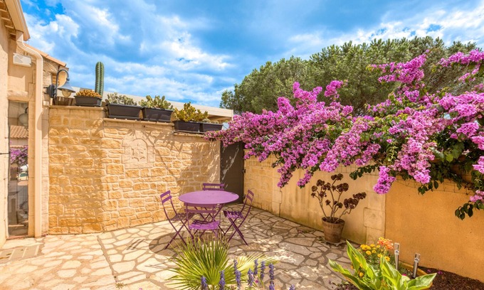 Portiragnes Bed & Breakfast | Guest Rooms 'La Palmeraie' with Sea View, Wi-Fi and Air Conditioning