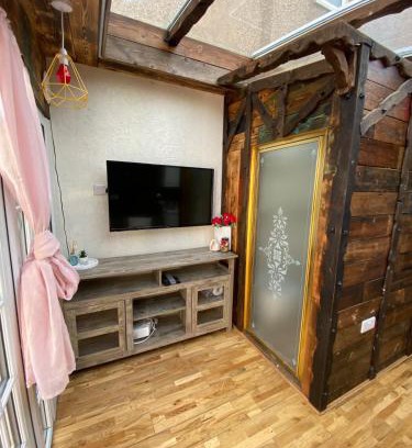 Barkingside Apartment | Guest suite with hot tub and sauna