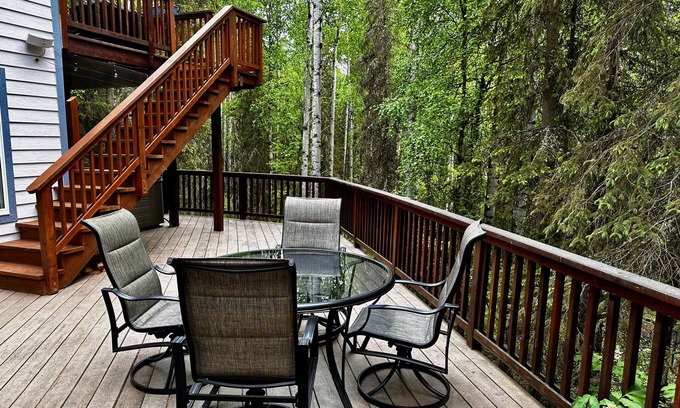 Eagle River Apartment | Guest Suite with Hot Tub - Edge of the Wild