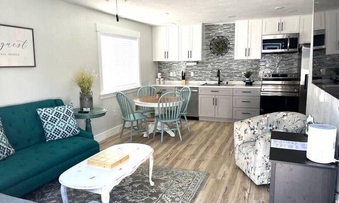 Idaho Falls Apartment | Guest Suites - 1996 #4 Relaxing 1 bedroom 1 bath Suite