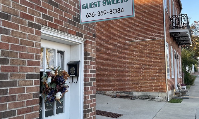 Hermann Bed & Breakfast | GUESTHOUSE DOWNTOWN HERMANNnHISTORIC DISTRICT