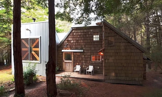 Point Arena Cottage | Guesthouse in Young Redwood Forest