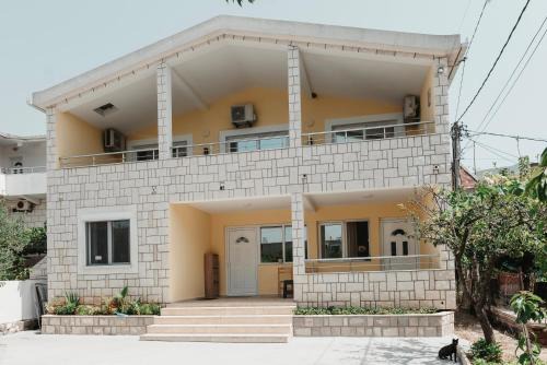 Bjelisi House | Guesthouse Lole