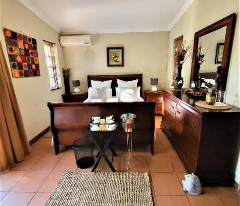 Gaborone House | Guesthouse Private Room with Garden and Pool